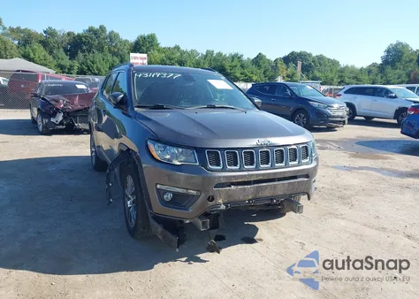 2020 Jeep Compass Latitude 4X4 z USA, uszkodzony, nr VIN 3C4NJDBB6LT255915
